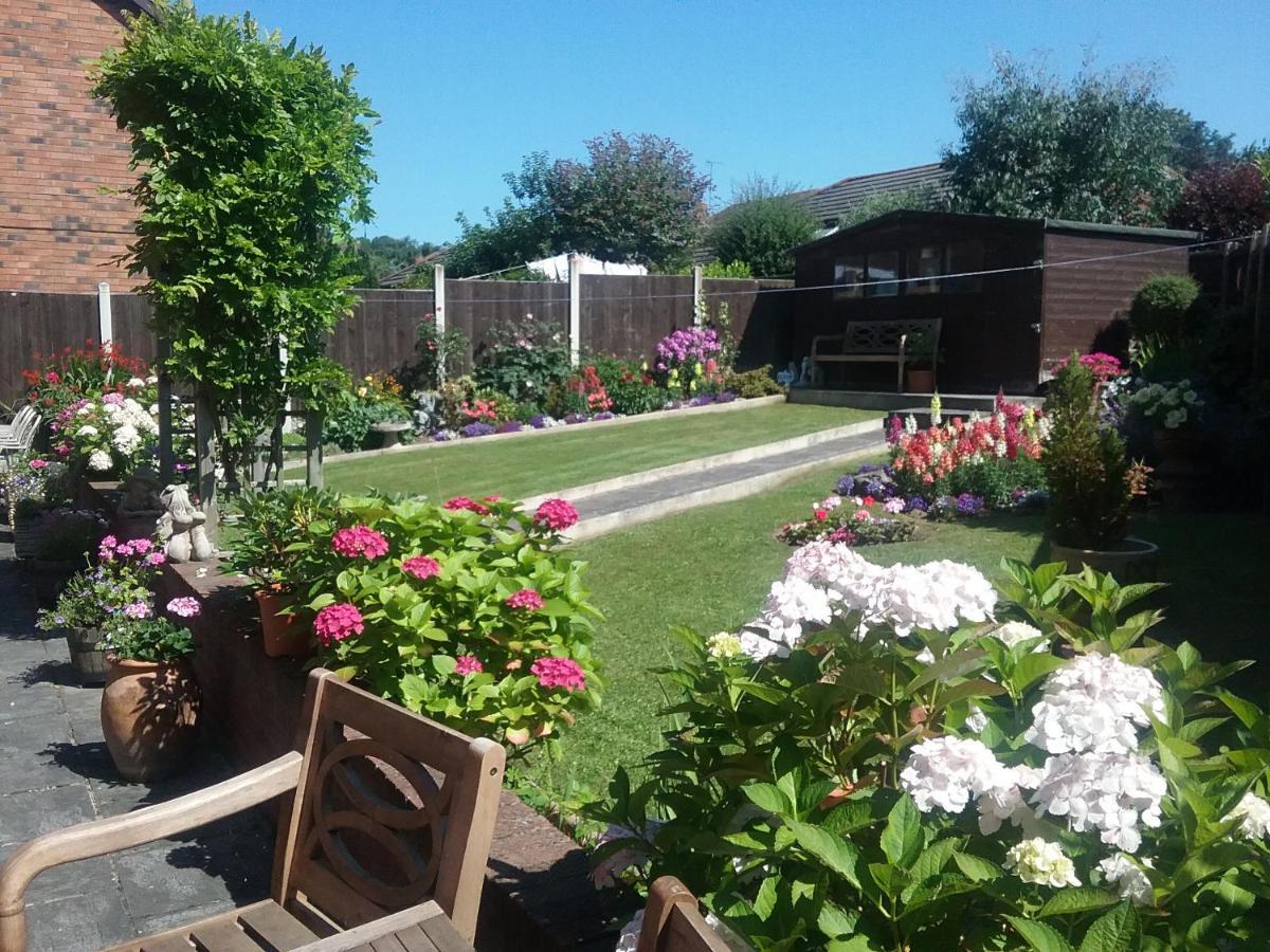 Sterling Bed & Breakfast Лландидно Экстерьер фото